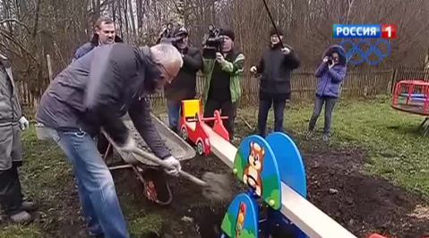 Лебедев построил тульским детям несколько аттракционов