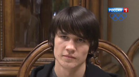 Ребенок, сбежавший от родителей-садистов, вышел на дипломатов