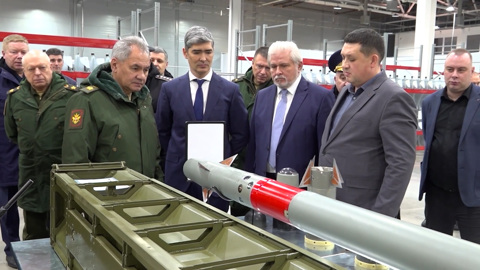 Шойгу прибыл на ижевский завод, чтобы увидеть новые разработки