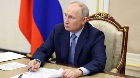 Президент подписал закон о молодых специалистах и работниках