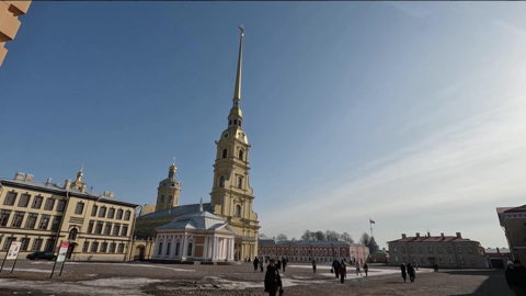 Как ухаживают за курантами Петропавловской крепости