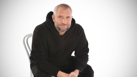 В новом выпуске "Белой студии" – актер, режиссер и сценарист Юрий Быков
