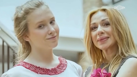 "Хочет резать носы": Алена Апина о взрослой дочери Ксюше