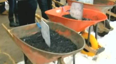 "Непослушному" мэру Торонто подарят много угля на Рождество