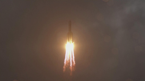 Китайский зонд должен собрать грунт на обратной стороне Луны