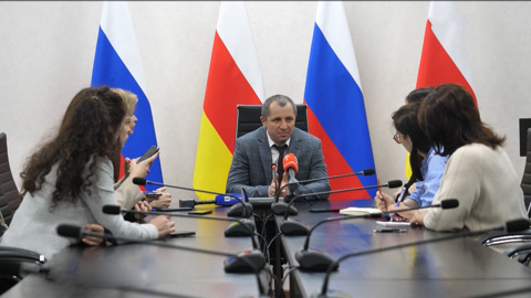 Председатель комитета по делам молодежи Руслан Джусоев провел пресс-конференцию