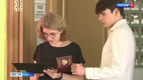 Школьники написали ЕГЭ по базовой и профильной математике