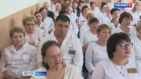 18 медиков и общественных деятелей награждены памятными медалями имени Якова Фарбера