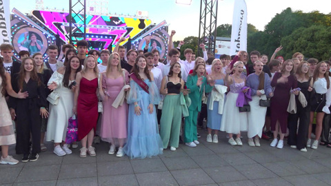 В школах Москвы и Подмосковья отгремели выпускные вечера