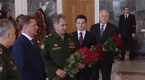 Михаила Калашникова похоронили под залпы АК-47