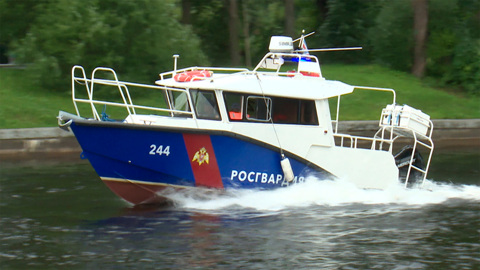 Экипажи моторизированного спецполка Росгвардии обеспечивают порядок и безопасность на Неве