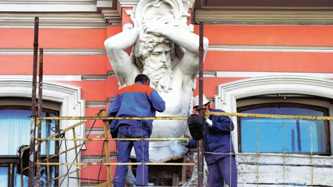 Собственникам квартир в старинных домах упростят их ремонт
