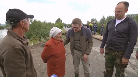 Глава региона оценил разлив воды и осмотрел подтопленные частные дома Миасса