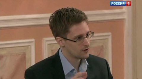 Тринадцать вопросов для Сноудена: разоблачитель вышел в Сеть