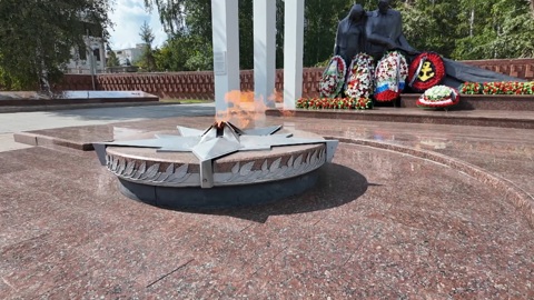 Тюменцы почтили память воинов у Вечного огня