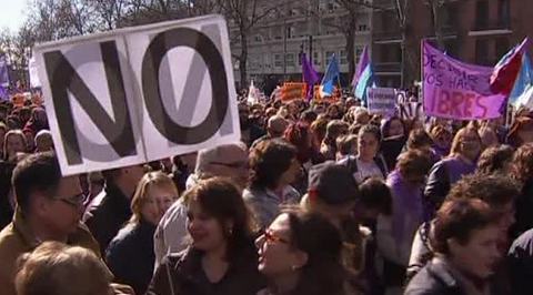 В Мадриде тысячи людей вышли на демонстрацию против запрета абортов