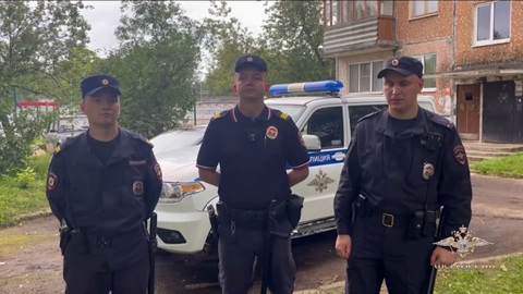 Сотрудники ППС в Пскове спасли 15 человек из пожара