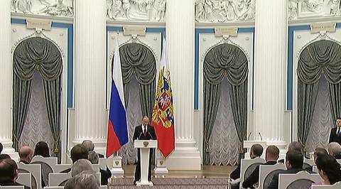 Путин наградил пятерых молодых ученых
