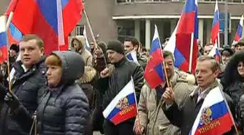 В Москве на шествие в поддержку Украины пришли тысячи людей