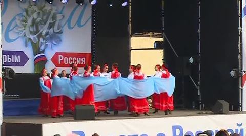 В Севастополе предстоящий референдум о статусе Крыма поддержали флешмобом