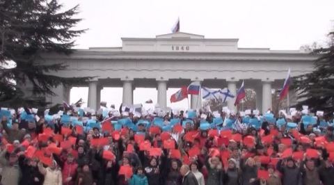 Жители Крыма устроили флешмоб в поддержку референдума