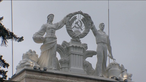 На ВДНХ восстанавливают исторические витражи павильона "Химия"