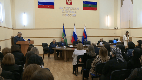 Глава Карачаево-Черкесии поздравил представителей налоговой службы с профессиональным праздником
