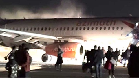 Пожар на SSJ-100 в Анталье: в салоне началась давка из-за паники и чемоданов