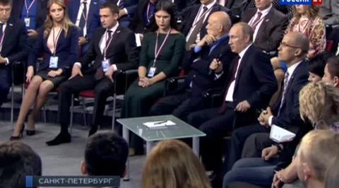 На медиафоруме президент и журналисты обсудили Крым, Google и блоги 