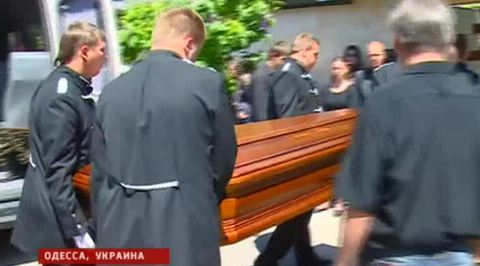 Киев не торопится расследовать расправу в одесском Доме профсоюзов