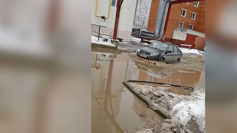 Обзор соцсетей: зацеперы, рыбаки на тонком льду, самоирония женщины-водителя и мини-море в Йошкар-Оле