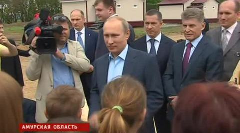 Дальний Восток после наводнения: Путин осмотрел новые дома и выпустил на волю амурских тигрят