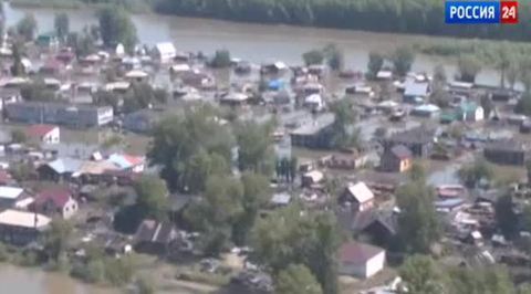 Военные помогают восстанавливать затопленные сибирские поселки