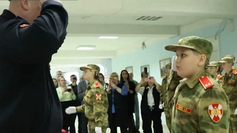 Учащихся класса Росгвардии в йошкар-олинской школе № 15 приняли в кадеты