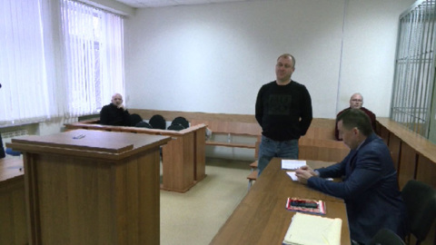 Судят мужчину, который сразу не сдал в полицию найденные наркотики