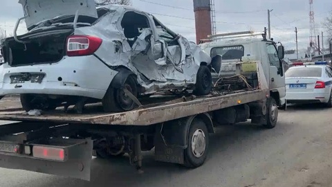 Битый автомобиль провезли по улицам Волжска для демонстрации последствий ДТП