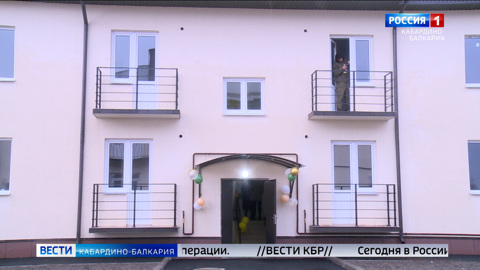 В Октябрьском 8 семей получили ключи от новых квартир
