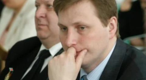 Омский депутат оформлял на подставных лиц ипотечные кредиты
