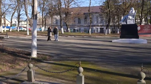 В посёлке Верхнебаканском собираются построить школу на месте братской могилы