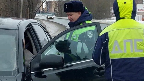 Календари, сладости и советы на дороге раздают водителям в Марий Эл
