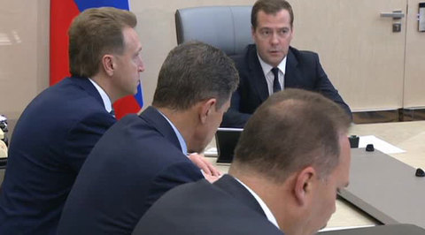 За продуктами на рынке будут следить Дворкович и Шувалов