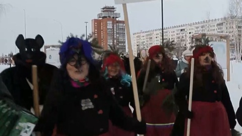 Хороший урожай и семейное счастье предсказали ряженые на празднике Шорыкйол в Йошкар-Оле