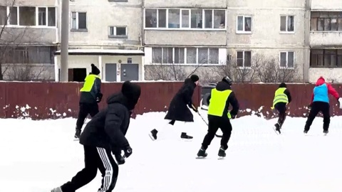 Йошкаролинцы успели провести турнир по дворовому хоккею до оттепели