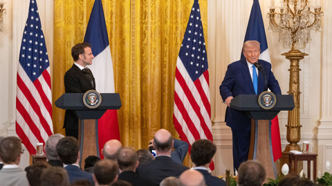 Макрон уговорил Трампа принять Зеленского: чем Вашингтон может утешить Киев