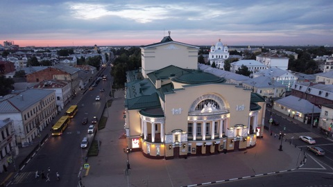 В Волковском театре в Ярославле заменят покрытие сцены