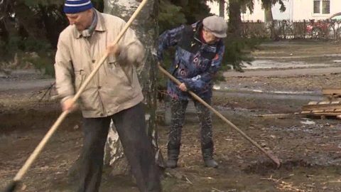За второй общегородской субботник с улиц Йошкар-Олы собрано 720 мешков мусора и 250 тонн пескосмета