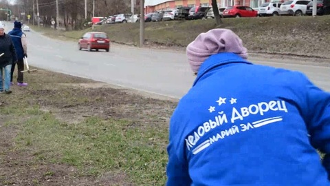 Третий городской субботник сделал Йошкар-Олу чище и сплотил коллективы