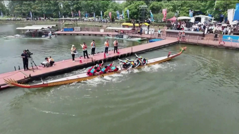 Праздник драконьих лодок отмечают в Китае