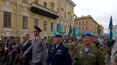 Петербург празднует 95-летие Воздушно-десантных войск России