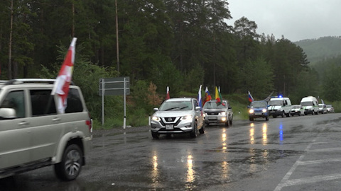 В Чите состоялся автопробег ко Дню Государственного флага России